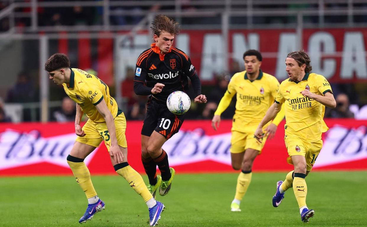 意甲最新积分榜揭晓：AC米兰1-1被科莫阻击，争冠形势骤变